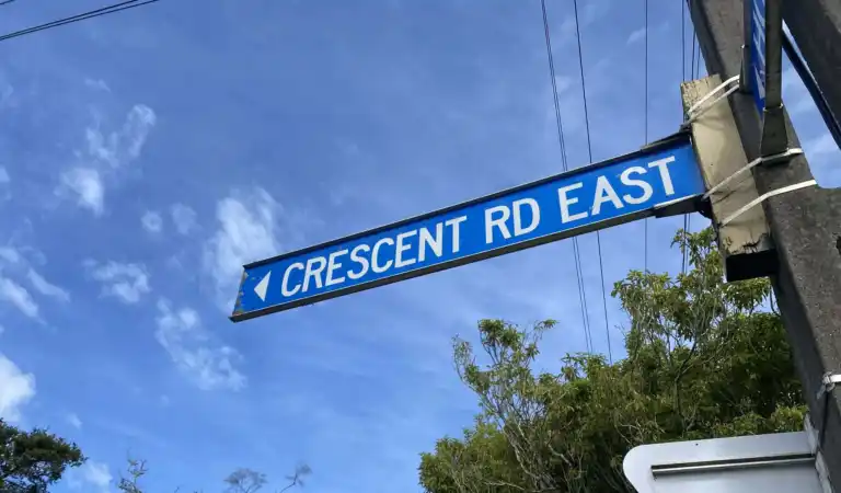 Crescent Road East